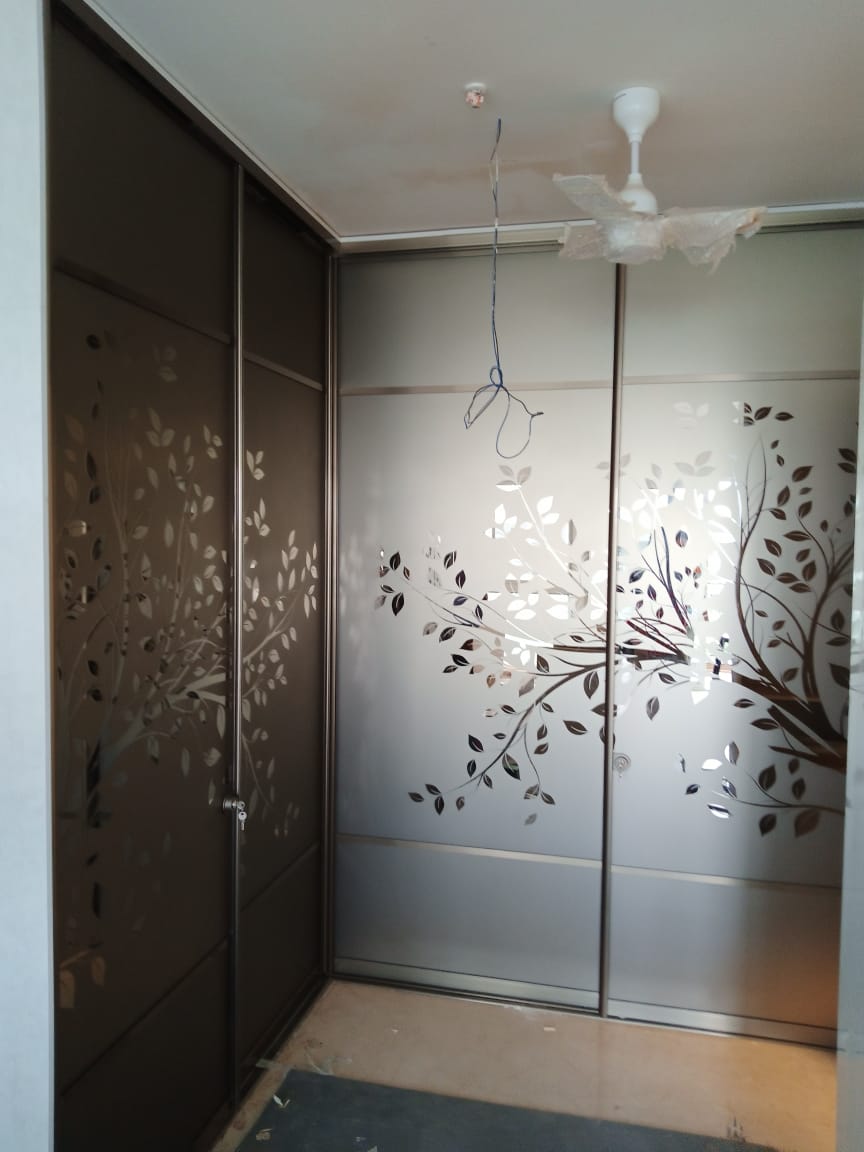 lacquer-glass-wardrobe-dealers-manufacturers-in-gurgaon-gurugram-india-top-dealers-manufacturers-in-gurgaon